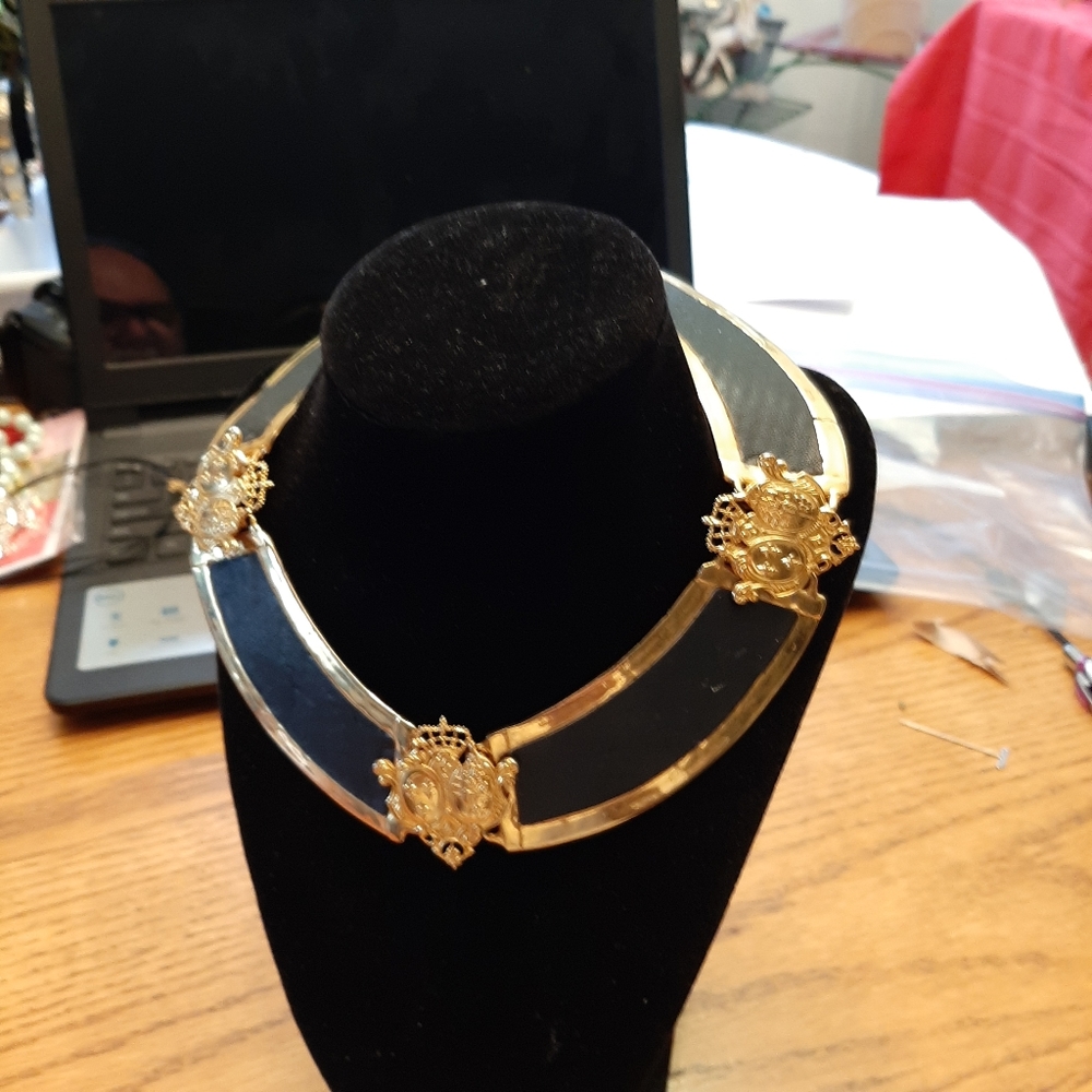 Ladies jewelry (Choker )